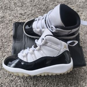 Air Jordan 11 "Defining Moments" Size 8C